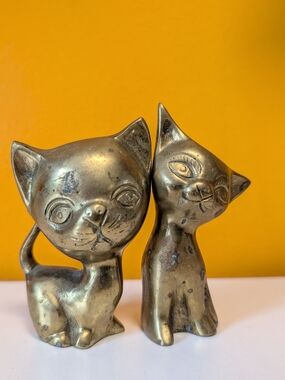 Set of 2 Vintage Brass Cat Figurines Pair - Gold Decorative Accents